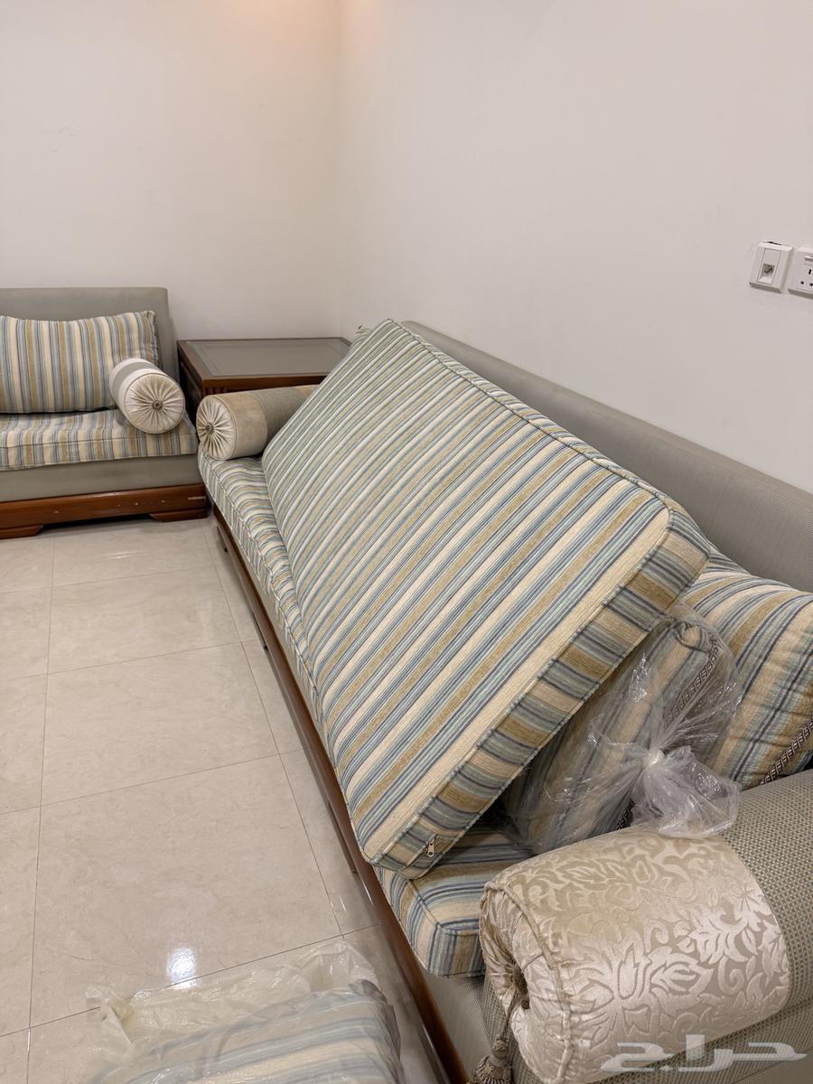 كنب عفش بيت لا احتاجه الي يبيه يكملني