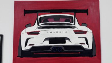 لوحة فنية مرسومة يدويا   مستوحاة من عالم السيارات (Porsche)