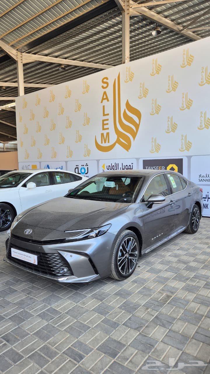 كامري قراندي 2025 بنزين ( السعر 135 الف )