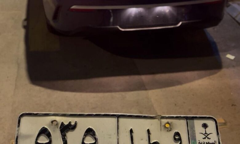 لوحه مميز معنا وقفل