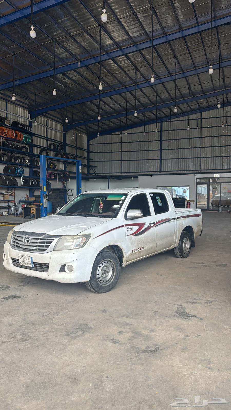 هايلوكس للبيع ممشى 300 مخبطه المكينه شرط قير وبدي