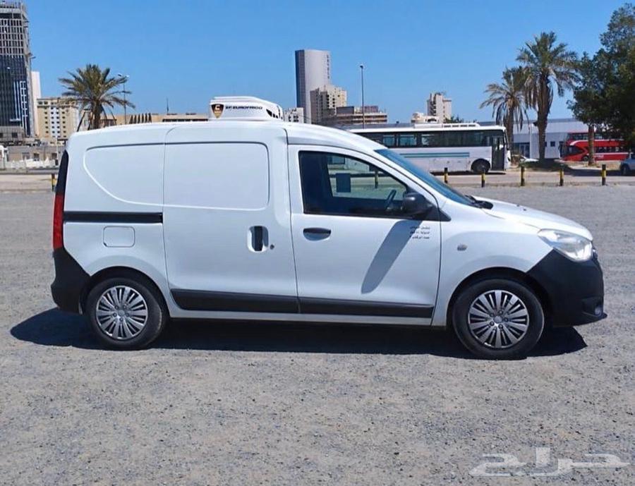 سيارات رينو للإيجار