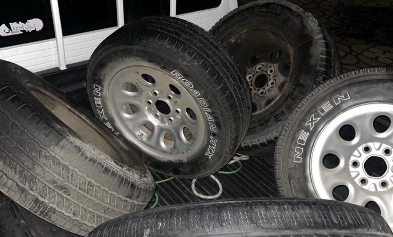 كفرات شبه جديده بجنوط العدد 5 بحالتها الراهنه على السوم كفرات شبه جديده بجنوط العدد 5 بحالتها الراهنه على السوم