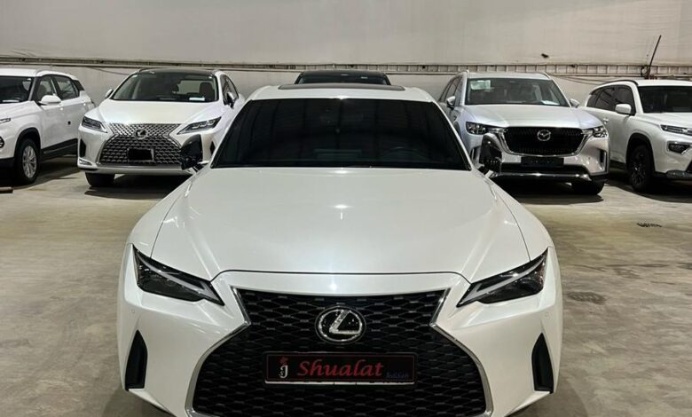لكزس IS300 BB 2024 فل كامل شبه جديد ( عبداللطيف جميل )