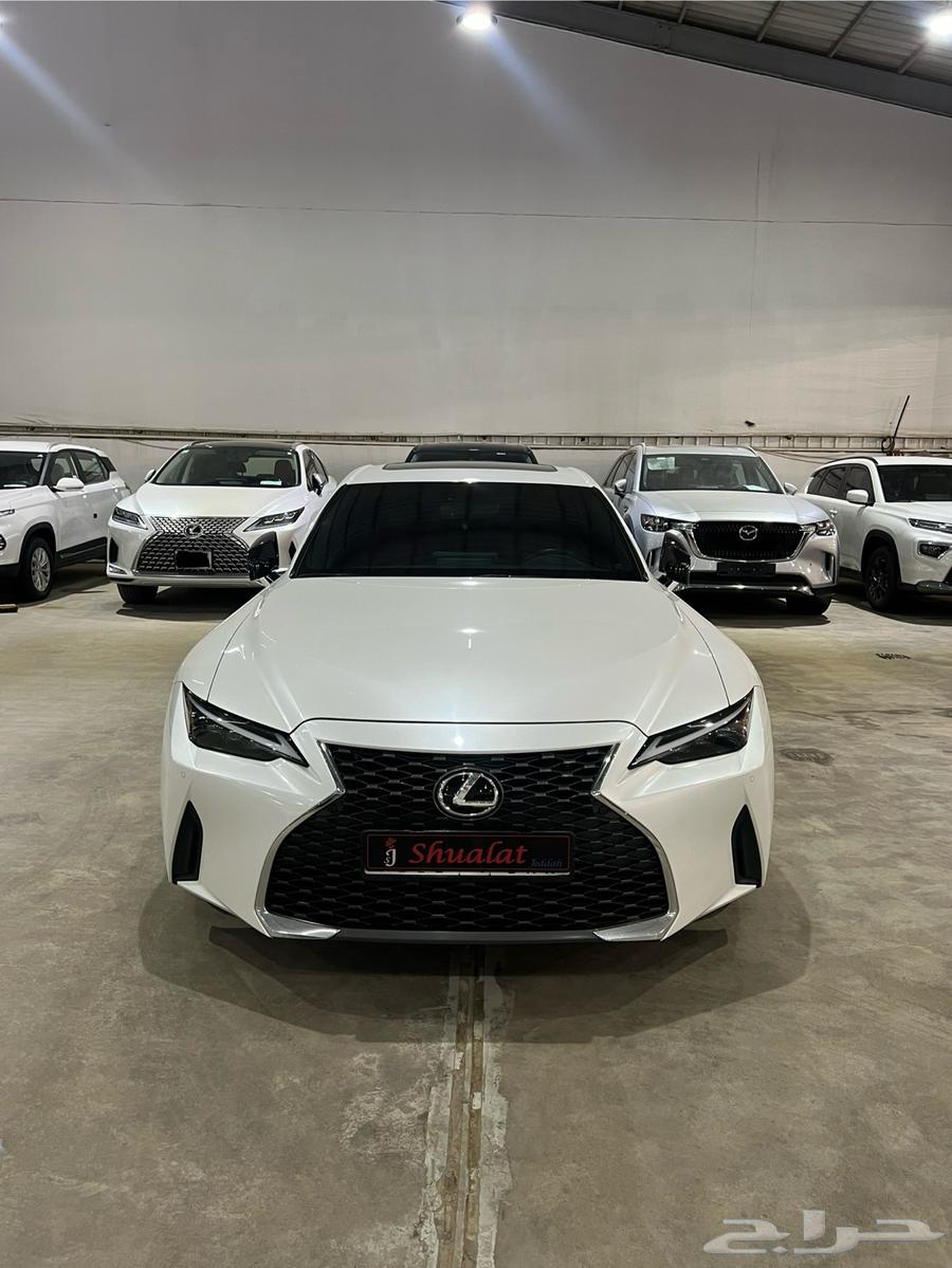 لكزس IS300 BB 2024 فل كامل شبه جديد ( عبداللطيف جميل )