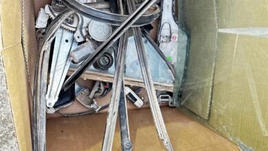 مكينة قزاز كامري بكامل أغراضها ( الباب الخلفي يسار )