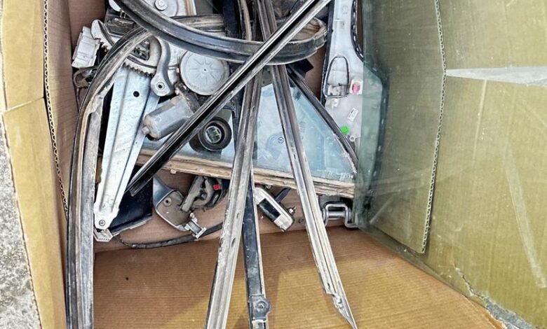 مكينة قزاز كامري بكامل أغراضها ( الباب الخلفي يسار )