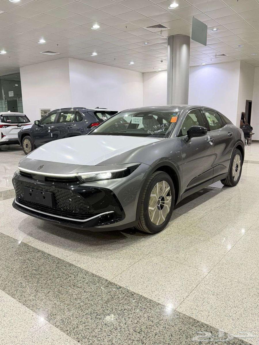 تويوتا كراون برستيج ستاندر لون تيتانيوم 2026