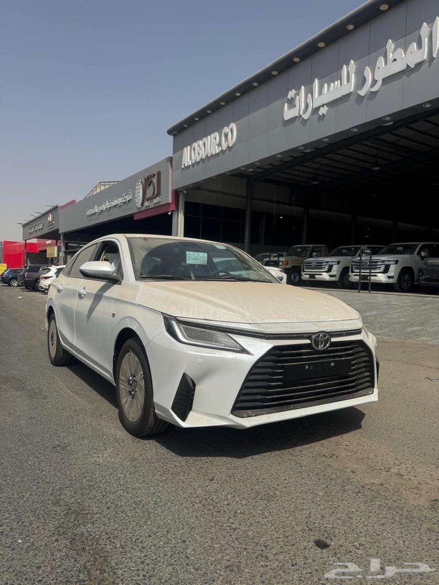 تويوتا يارس نصف فل 1300 cc ابيض موديل 2026