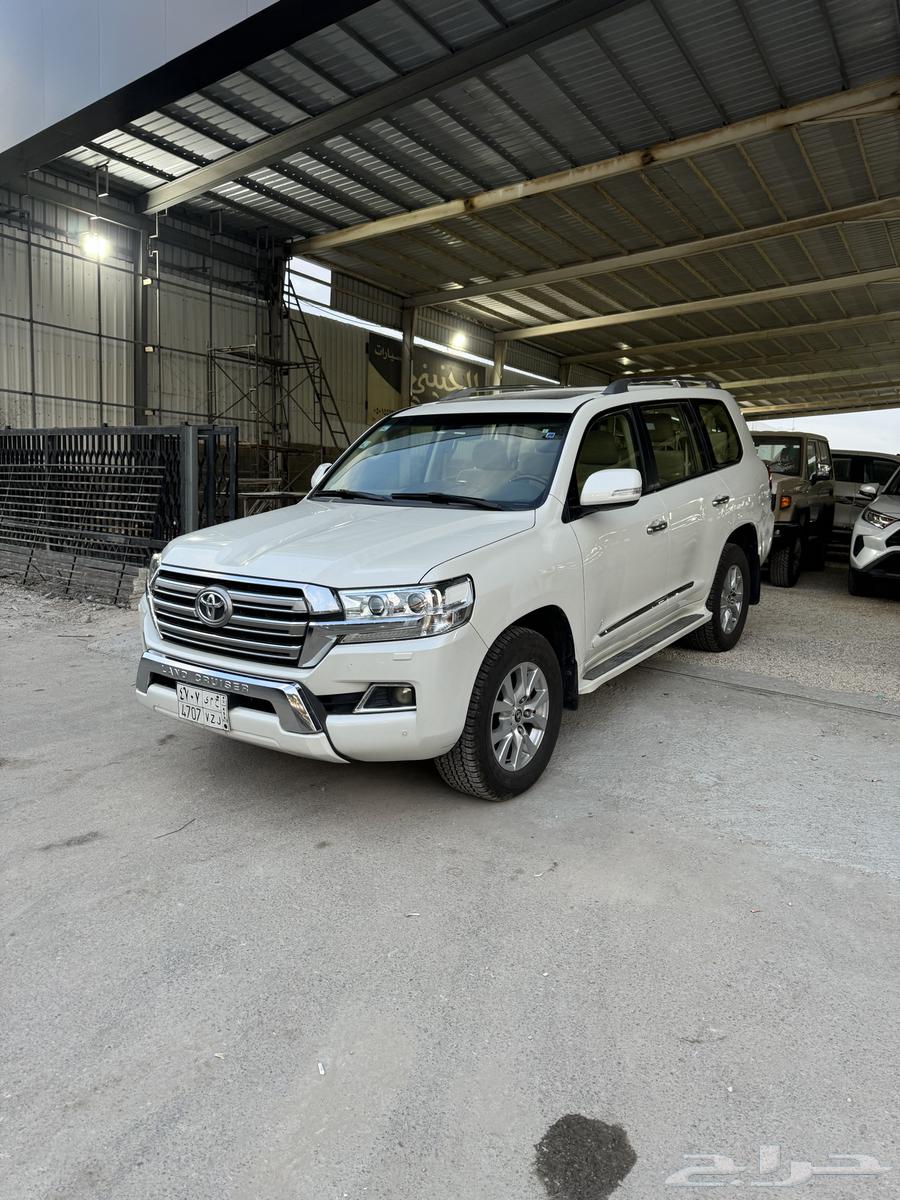 لاندكروزر 2016 ابيض فل كامل عداد 84 الف سعودي (المذكور سوم)