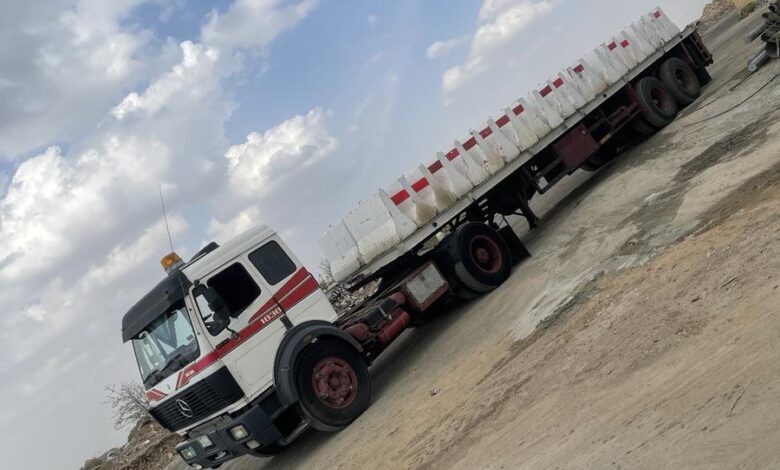 تريله سطحه للنقل
